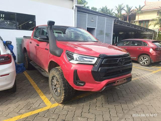 TOYOTA Hilux 
